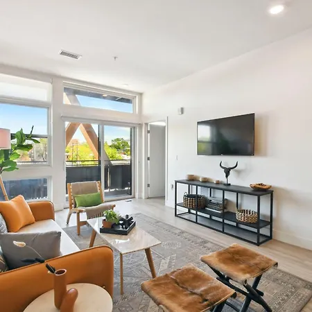 2880: Sunlit Escape Villa